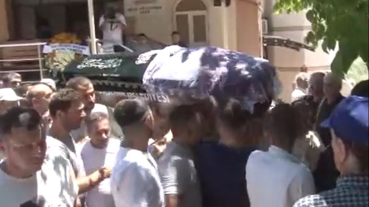 İzmir'deki patlamada hayatını kaybeden Dilek Bağ'ın cenaze töreninde tabutu herkesi ağlattı - Gündem