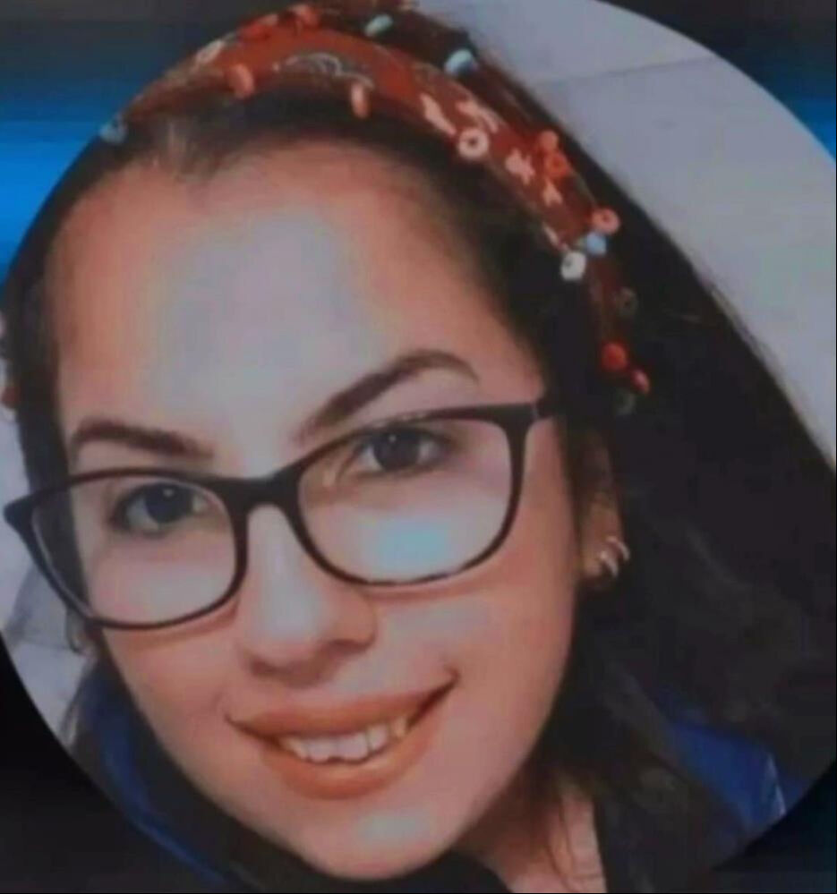 İzmir'deki patlamada hayatını kaybeden Dilek Bağ'ın cenaze töreninde tabutu herkesi ağlattı İzmir'deki patlamada hayatını kaybeden Dilek Bağ'ın cenaze töreninde tabutu herkesi ağlattı - 1. Resim