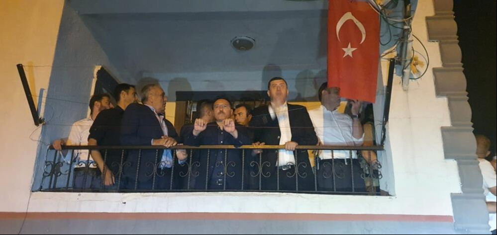 Kayseri'de gerilim sürüyor! Öfkeli kalabalık yabancılara ait araçları ateşe verdi - 6. Resim