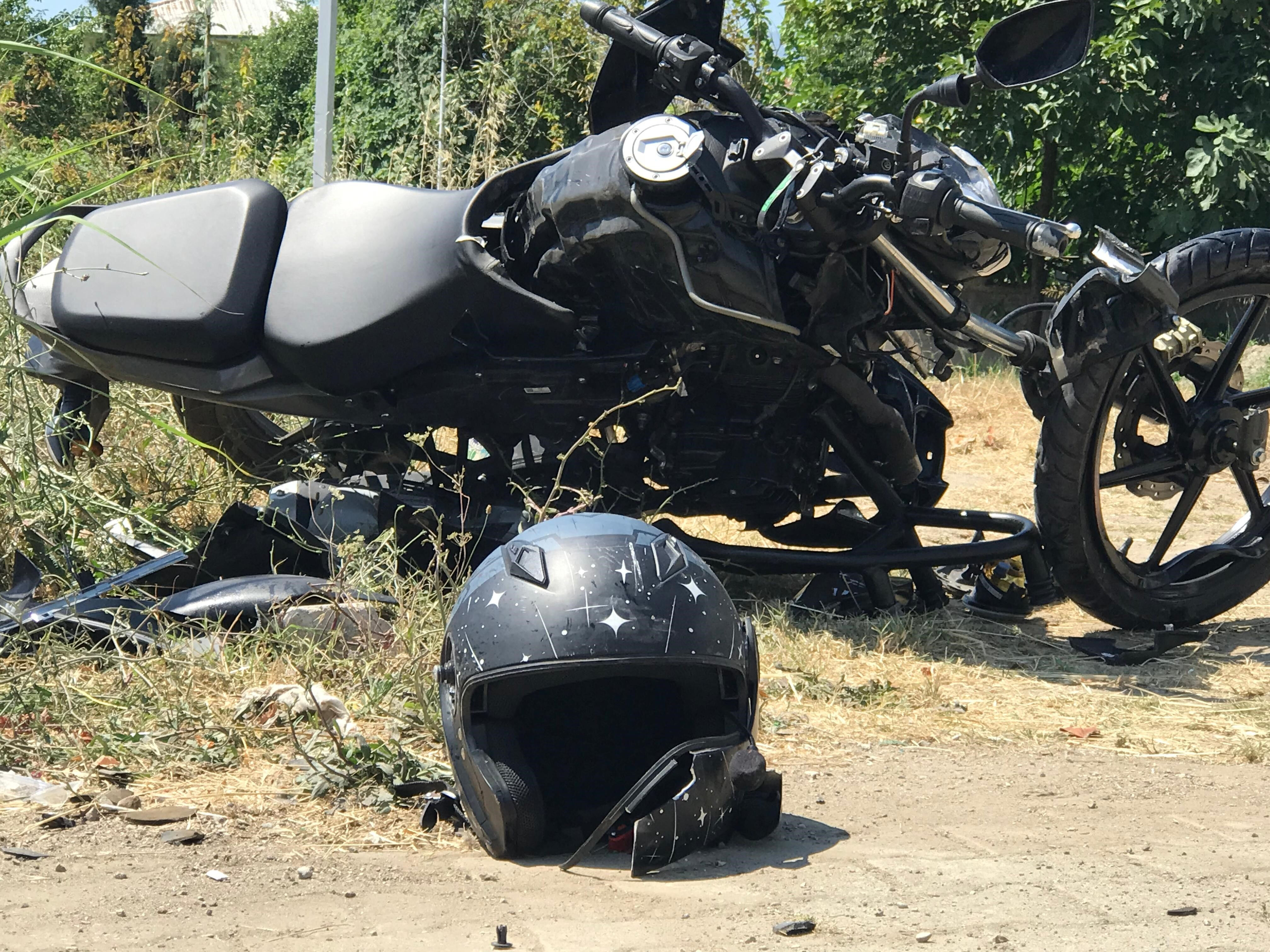 Sakarya'da servis ile motosiklet kafa kafaya girdi: 17 yaşındaki çocuk ağır yaralı Sakarya'da servis ile motosiklet kafa kafaya girdi: 17 yaşındaki çocuk ağır yaralı - 2. Resim