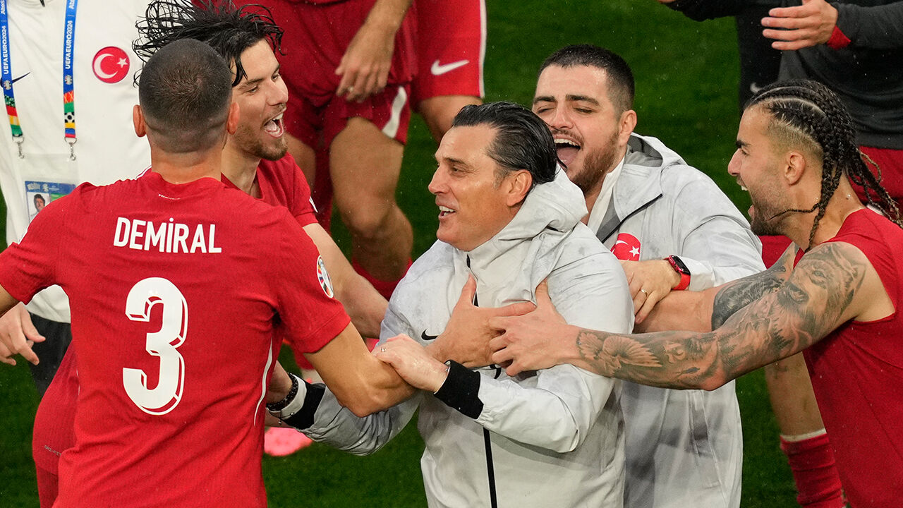 Son 3 Avrupa Şampiyonası'ndaki Türkiye'yi kantara koyduk! En iyisi bu takım... Son 3 Avrupa Şampiyonası'ndaki Türkiye'yi kantara koyduk! En iyisi bu takım... - 1. Resim