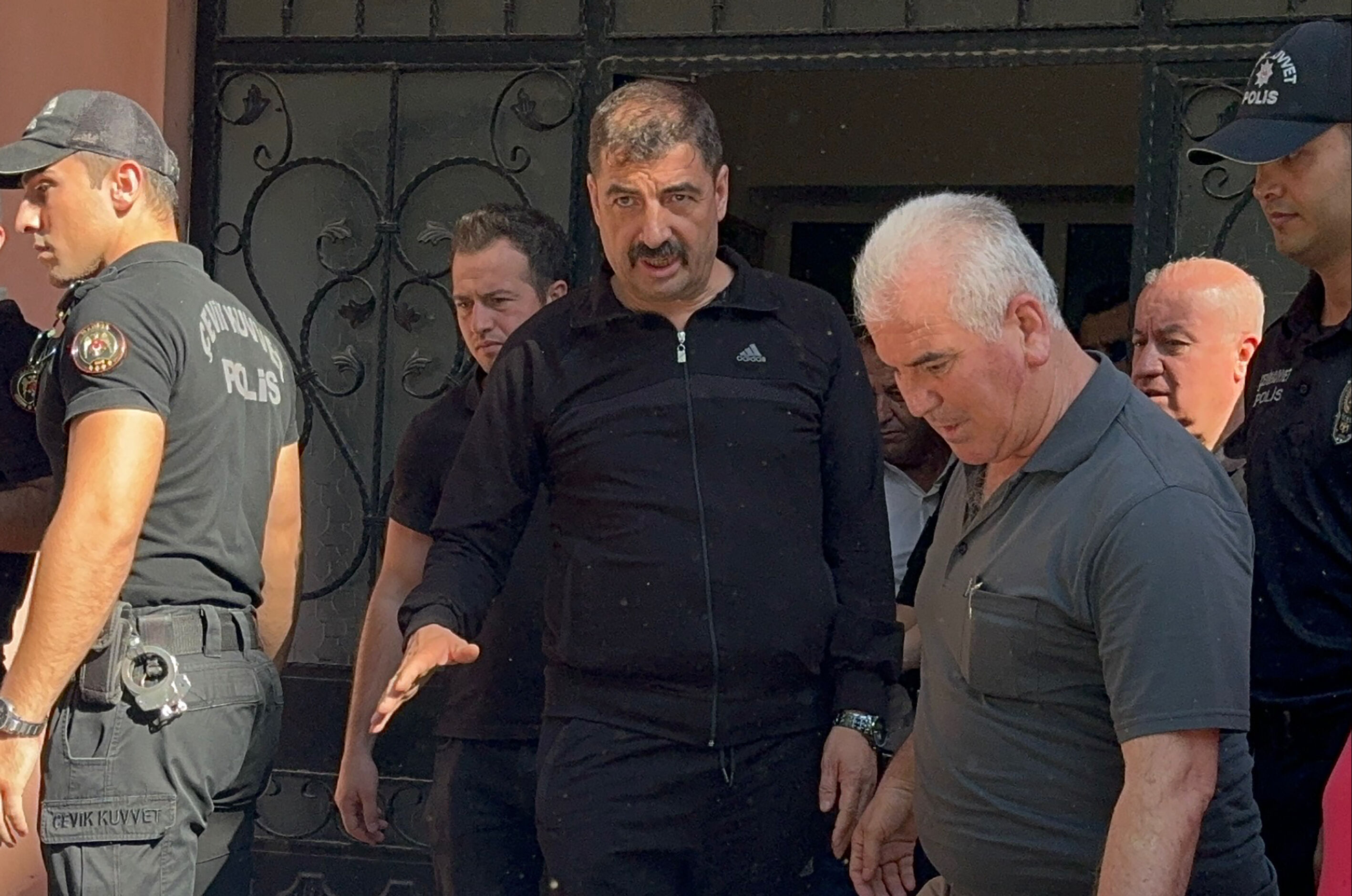 CHP'li Hikmet Dönmez'in darbettirdiği isim o anları anlattı! 