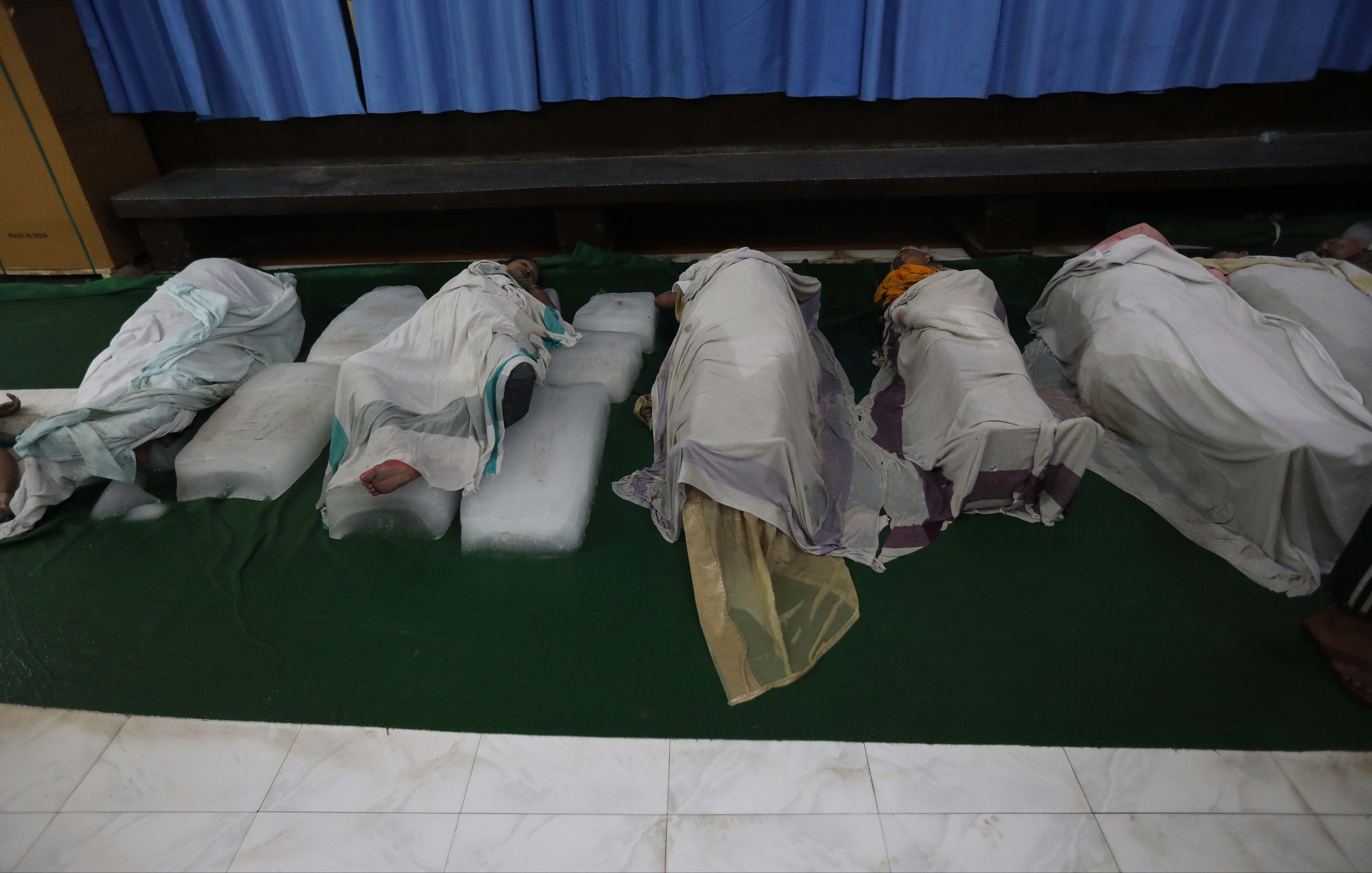 Hindistan'da ayin dehşeti! Ölü sayısı 100'ü geçti - 1. Resim