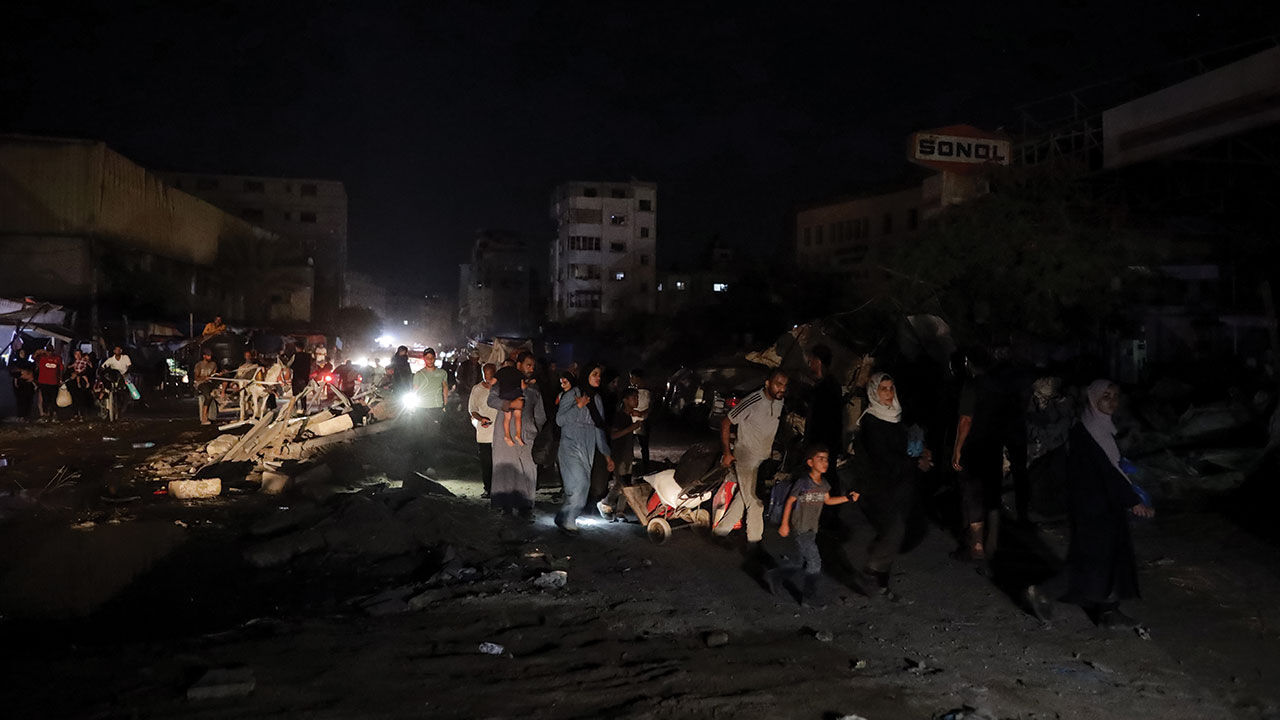 İsrail'in kara operasyonu tehdidi Filistinlileri Han Yunus'tan göçe zorladı - 1. Resim