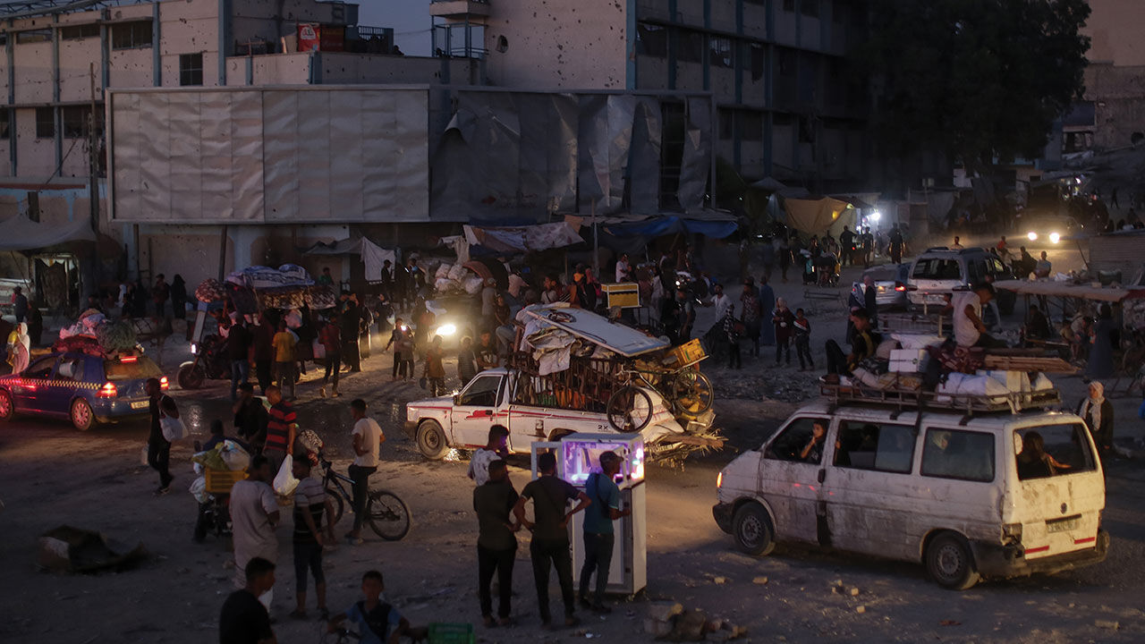 İsrail'in kara operasyonu tehdidi Filistinlileri Han Yunus'tan göçe zorladı - 5. Resim