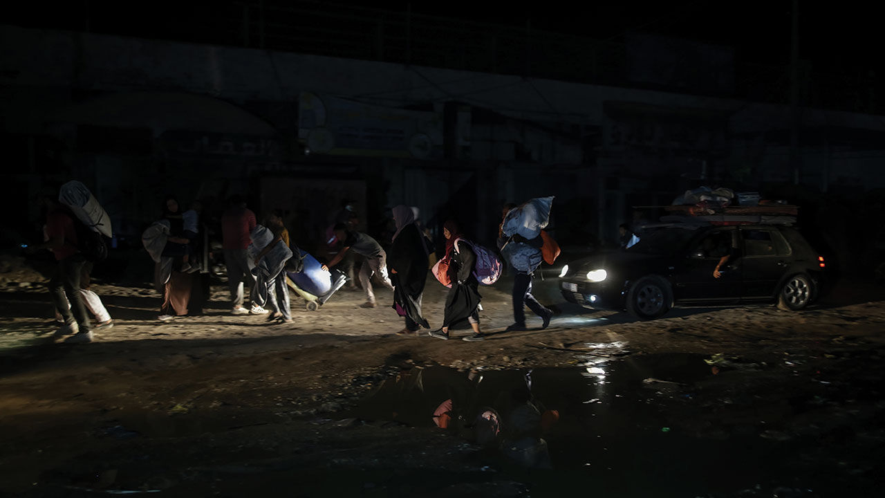 İsrail'in kara operasyonu tehdidi Filistinlileri Han Yunus'tan göçe zorladı - 4. Resim