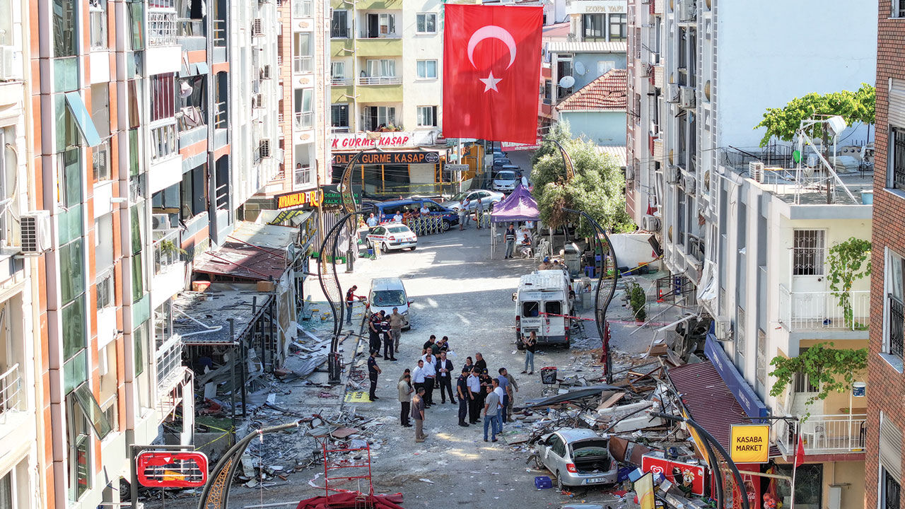 İzmir'de tüp patlamasıyla 5 kişinin ölümüne neden olan lokanta hakkında yeni detay ortaya çıktı İzmir'de tüp patlamasıyla 5 kişinin ölümüne neden olan lokanta hakkında yeni detay ortaya çıktı - 5. Resim