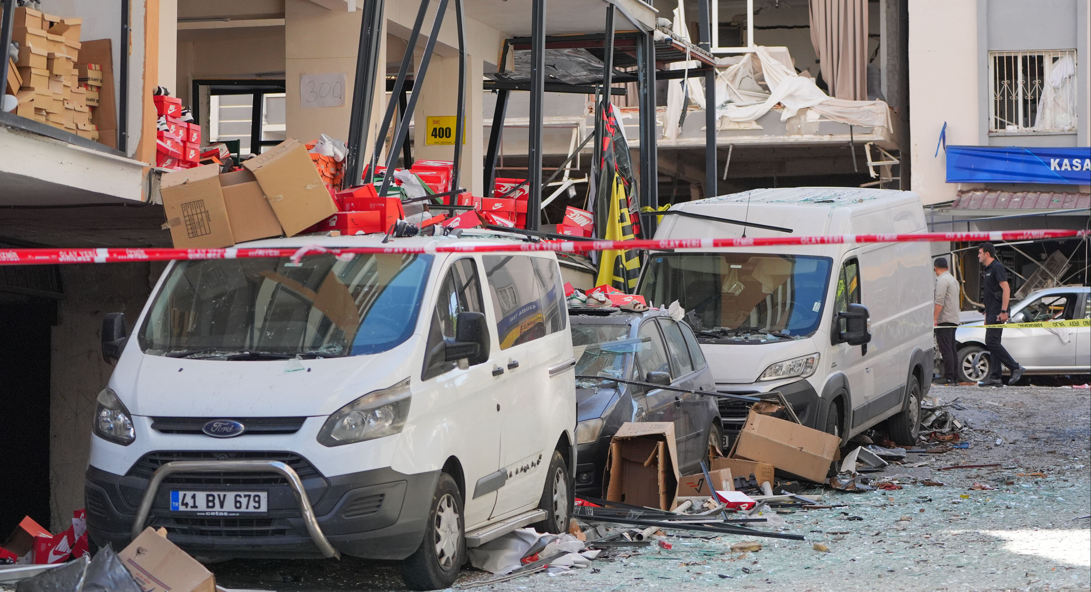 İzmir'de tüp patlamasıyla 5 kişinin ölümüne neden olan lokanta hakkında yeni detay ortaya çıktı İzmir'de tüp patlamasıyla 5 kişinin ölümüne neden olan lokanta hakkında yeni detay ortaya çıktı - 1. Resim