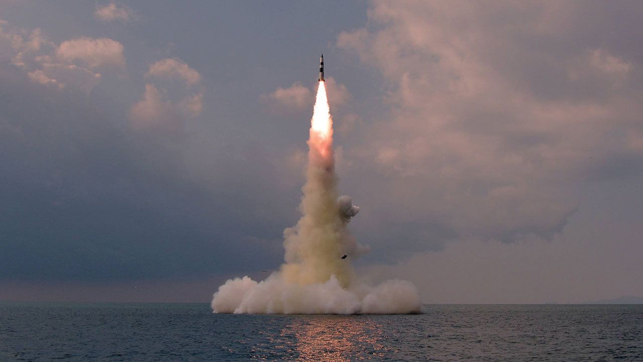 Kuzey Kore 4,5 tonluk savaş başlığı taşıyabilen yeni bir füze test etti