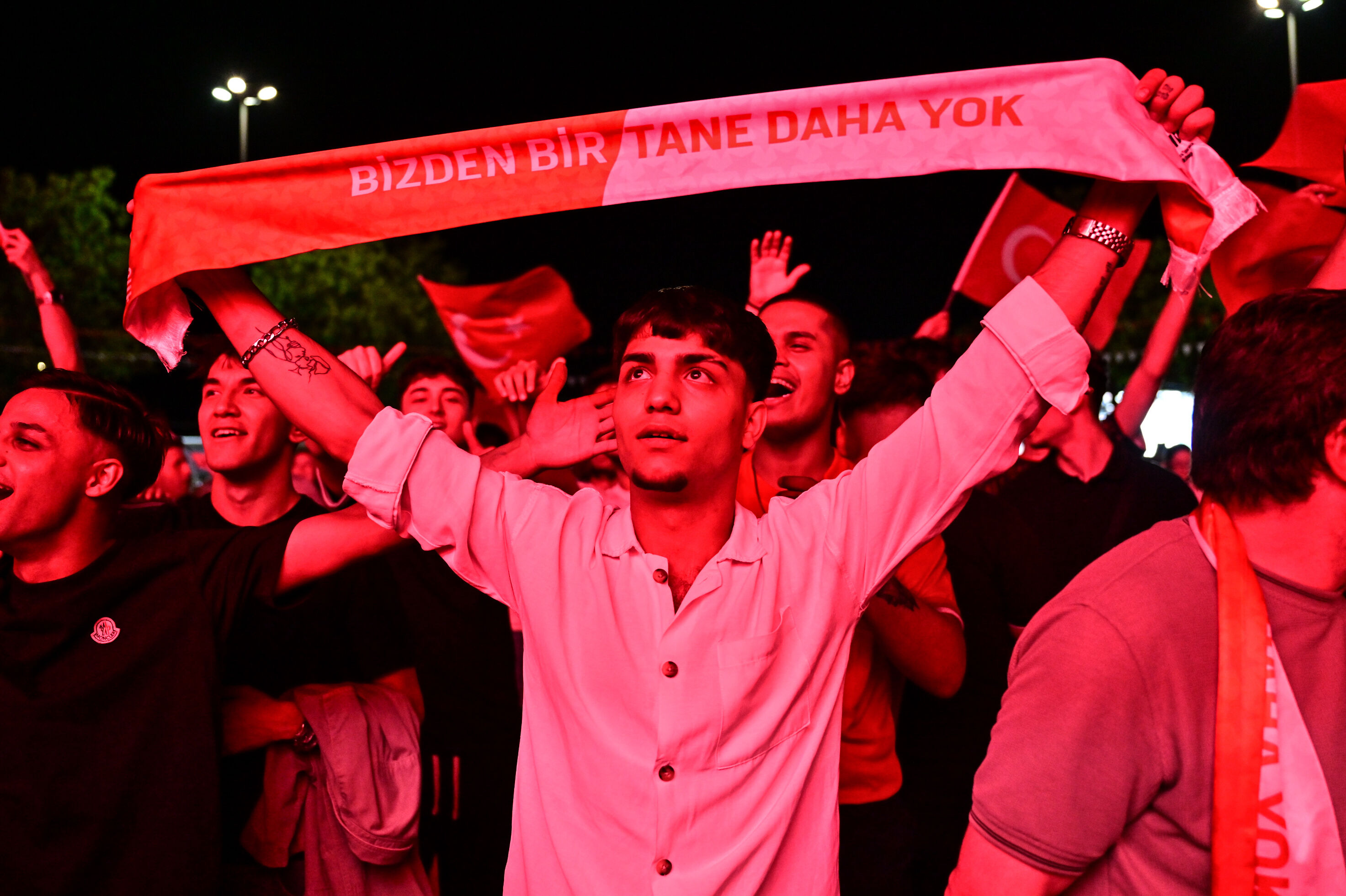 Milliler için milyonlar tek yürek! Tarihi gole Türkiye böyle sevindi - 6. Resim