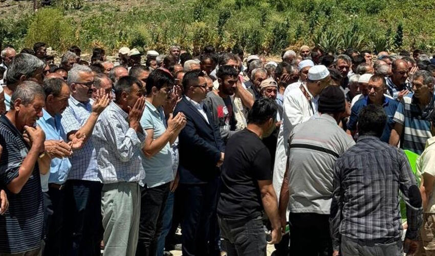Muhtar Yılmaz Ulaş’ın ani ölümü! Cenazede yakınları gözyaşı döktü - 2. Resim
