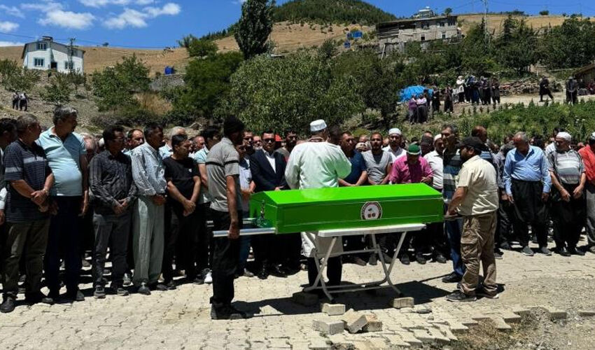 Muhtar Yılmaz Ulaş’ın ani ölümü! Cenazede yakınları gözyaşı döktü - 1. Resim