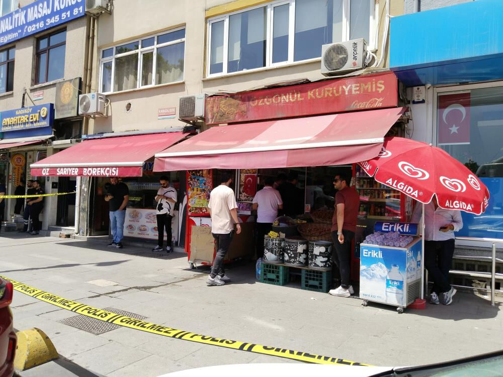 Özel Harekat'tan Kadıköy'de dükkan sahibini elindeki camla rehin alan kişiye film gibi operasyon - 3. Resim