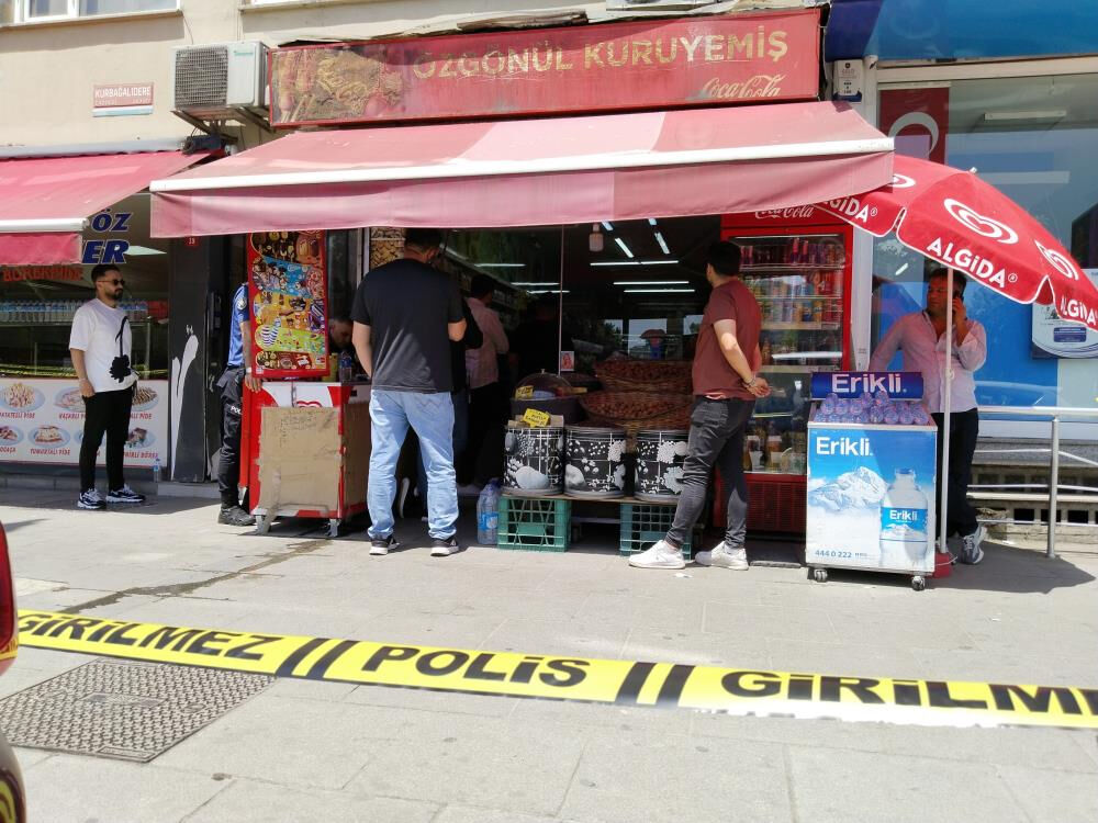 Özel Harekat'tan Kadıköy'de dükkan sahibini elindeki camla rehin alan kişiye film gibi operasyon - 2. Resim