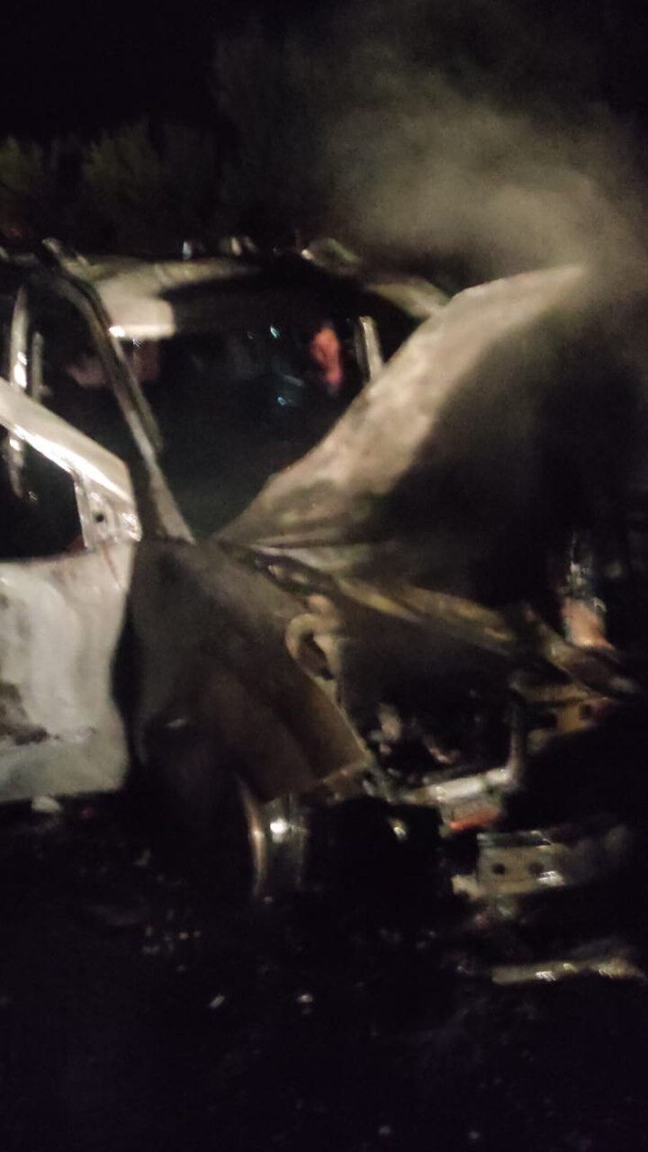 Seyir halindeki araç cayır cayır yandı! Dehşet anları kameralarda Seyir halindeki araç cayır cayır yandı! Dehşet anları kameralarda - 3. Resim