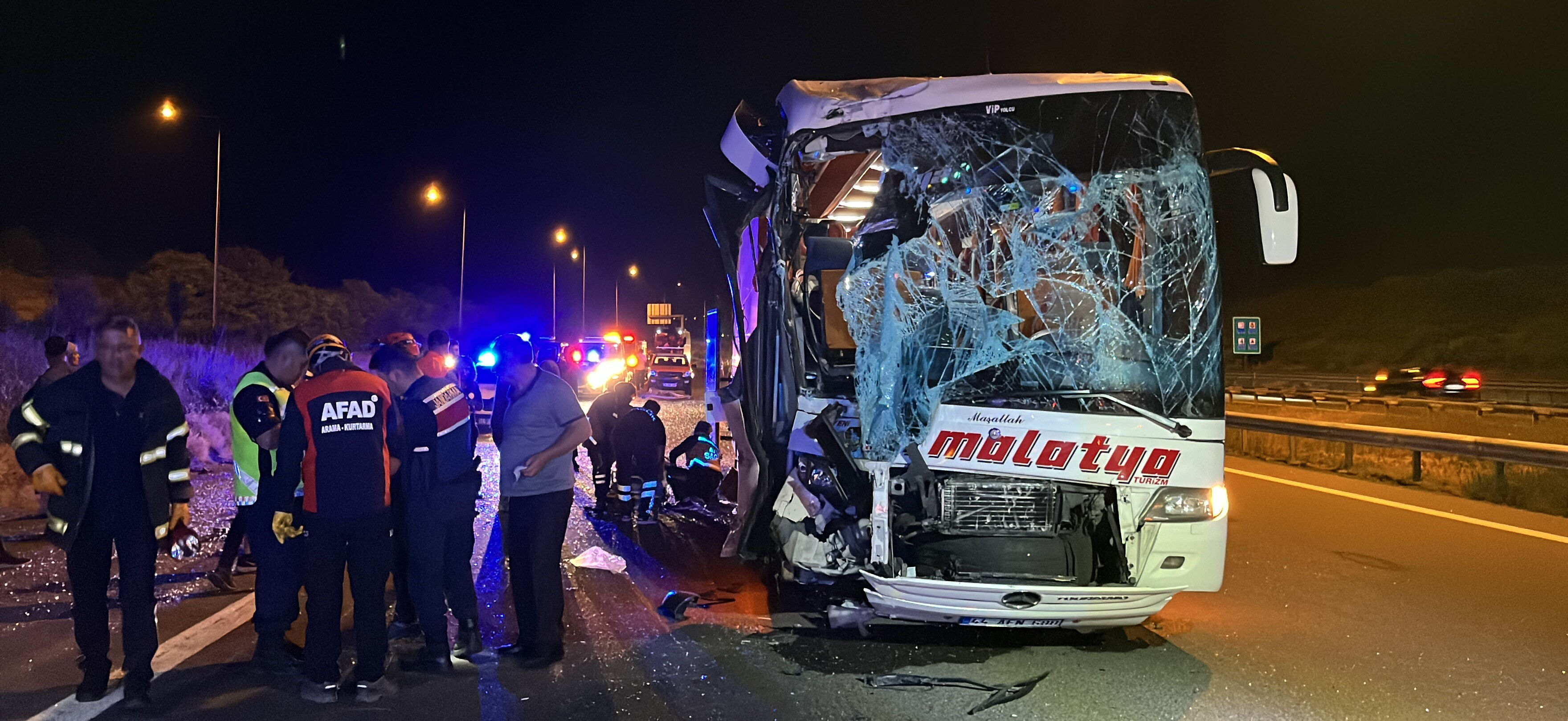 TEM'in Bolu geçişinde yolcu otobüsleri çarpıştı! Çok sayıda yaralı var TEM'in Bolu geçişinde yolcu otobüsleri çarpıştı! Çok sayıda yaralı var - 1. Resim