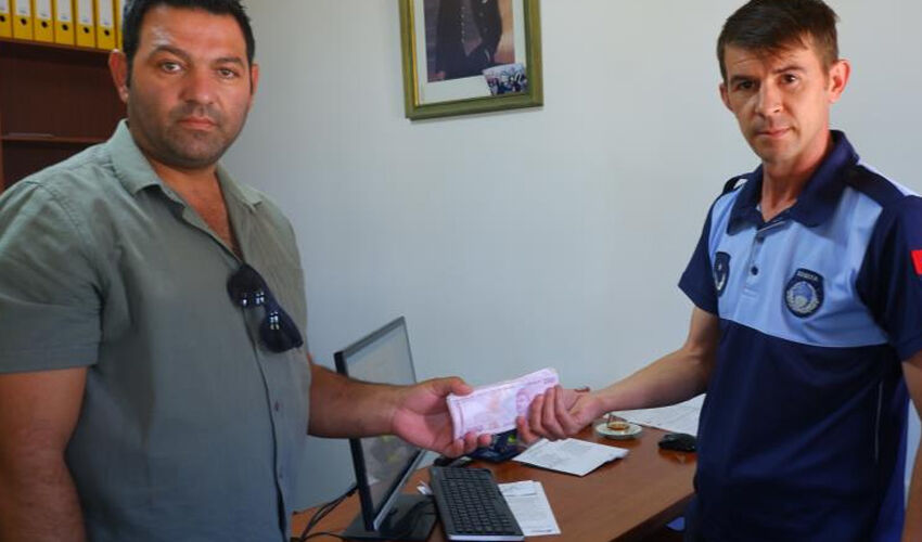 Tuvalette 10 bin TL buldu, hiç düşünmeden sahibine teslim etti - 2. Resim