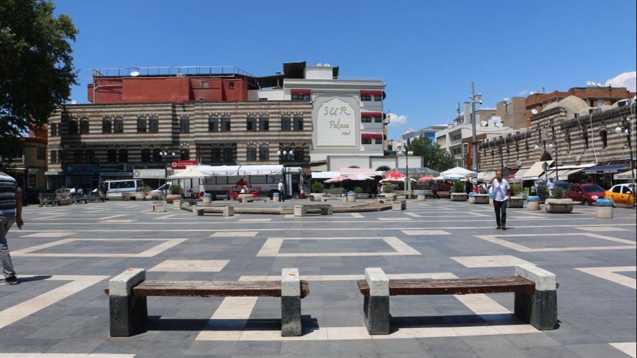 45 derecelik sıcaklık Diyarbakır'ın tarihi mekanlarını etkiledi - Gündem