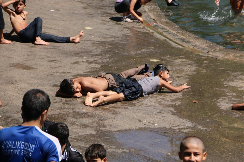 45 derecelik sıcaklık Diyarbakır'ın tarihi mekanlarını etkiledi - 1. Resim