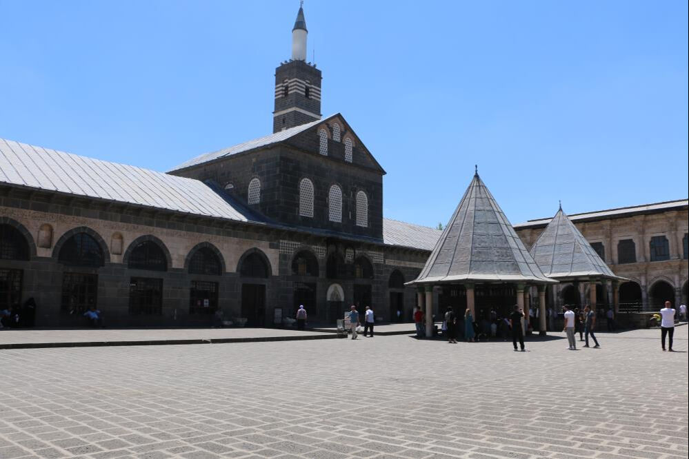 45 derecelik sıcaklık Diyarbakır'ın tarihi mekanlarını etkiledi - 3. Resim