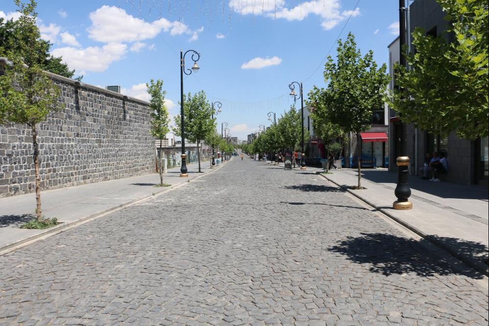 45 derecelik sıcaklık Diyarbakır'ın tarihi mekanlarını etkiledi - 4. Resim