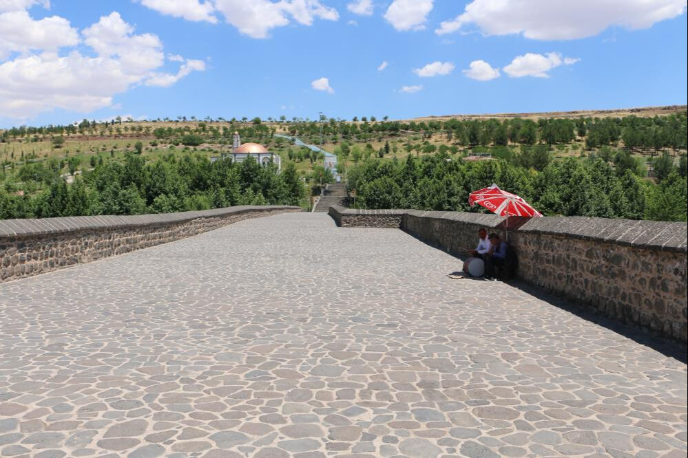 45 derecelik sıcaklık Diyarbakır'ın tarihi mekanlarını etkiledi - 2. Resim