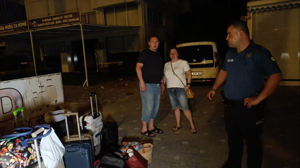 Antalya'da turistleri taşıyan midibüsün yaptığı kazada çok sayıda kişi yaralandı - 2. Resim