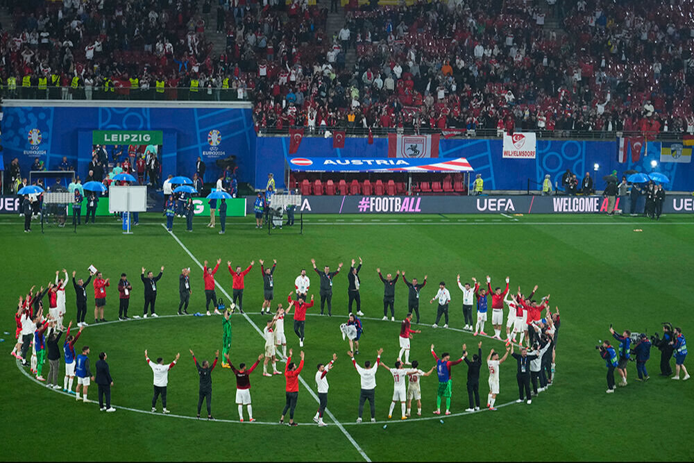 Avrupa basını Türkiye'yi konuşuyor! A Milli Futbol Takımımız Avrupa'yı salladı Avrupa basını Türkiye'yi konuşuyor! A Milli Futbol Takımımız Avrupa'yı salladı - 2. Resim
