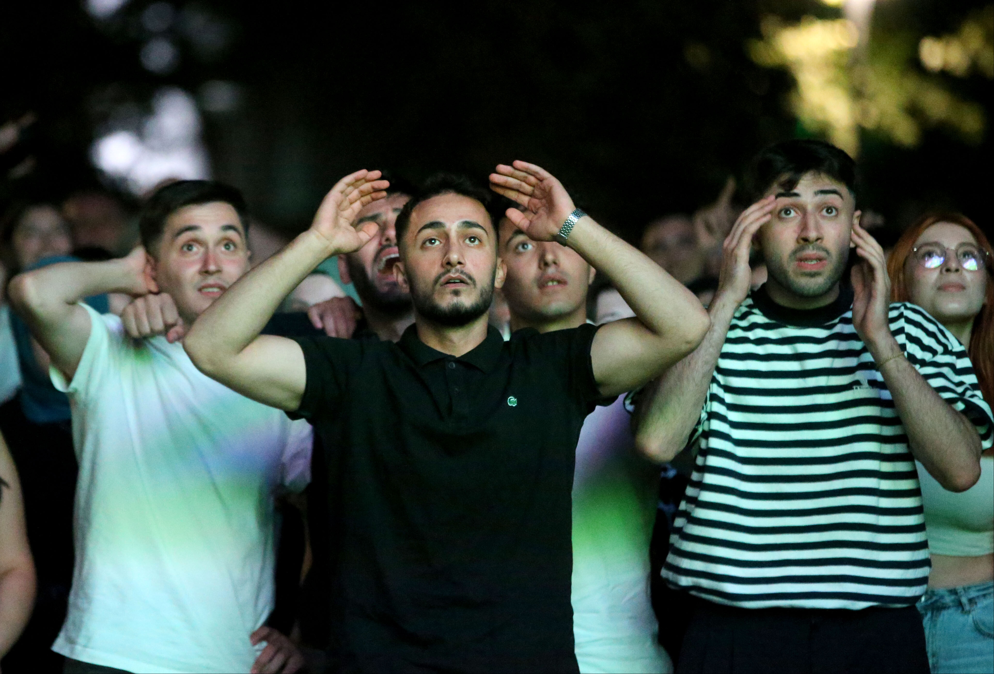 Milliler için milyonlar tek yürek! Tarihi galibiyete Türkiye böyle sevindi - 8. Resim