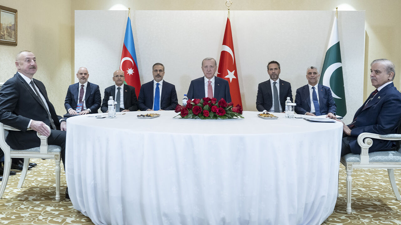 Erdoğan Aliyev'e takılmadan edemedi: Bayağı dirisin maşallah - 1. Resim