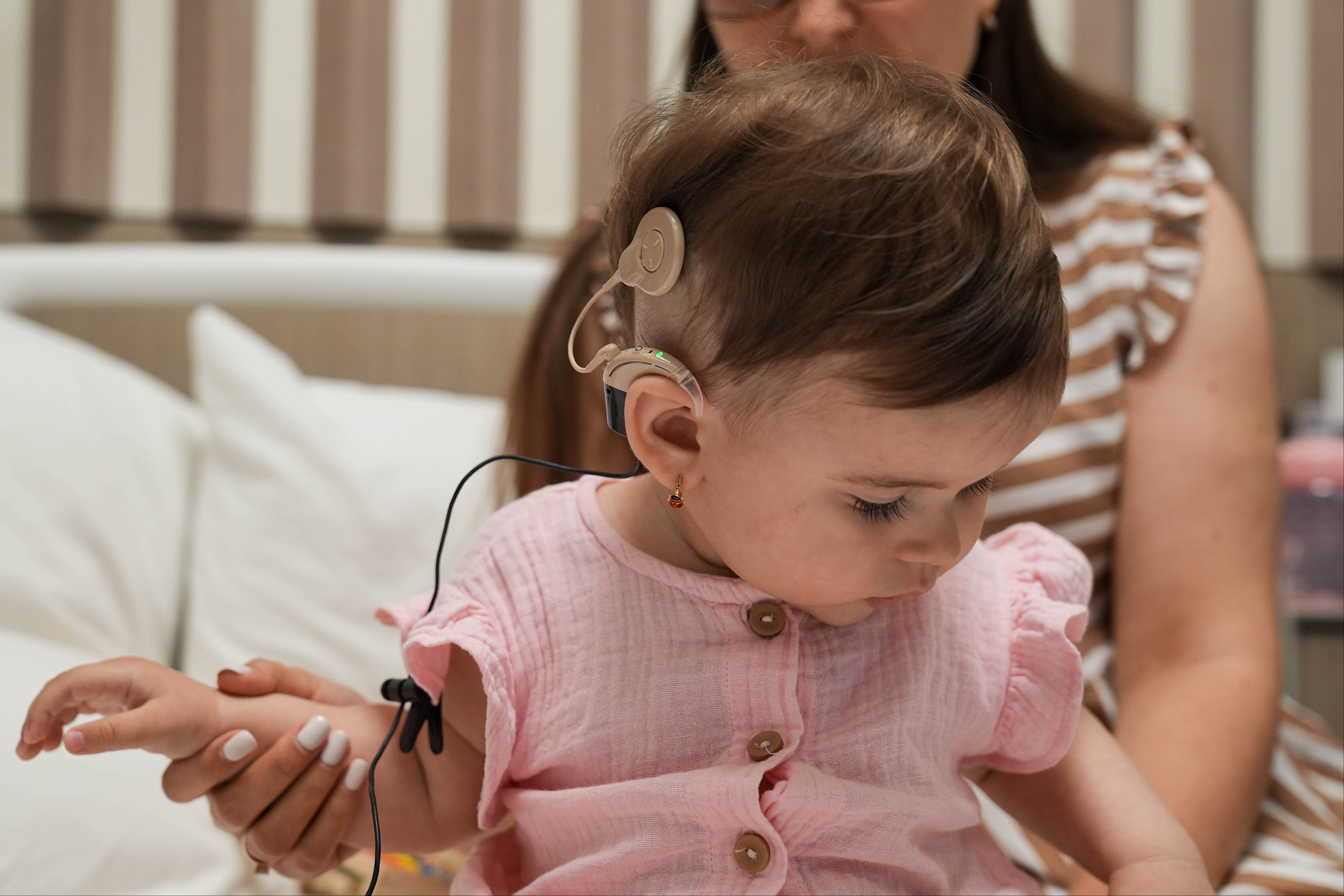 Ukraynalı Leia'nın sessiz dünyası İzmir'de son buldu: Ailesinin sesini ilk kez duyduğu anlar kamerada - 2. Resim