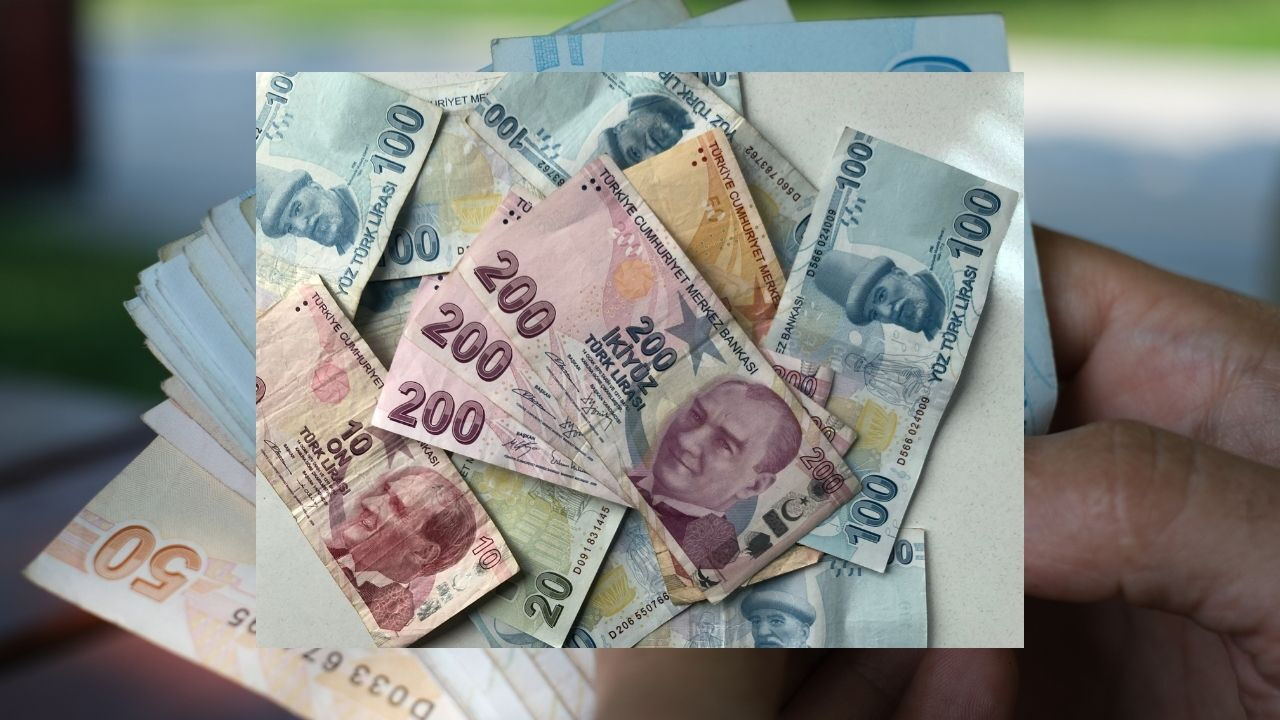 Yeni zamlı maaşlara göre polis memuru 52 bin 844 lira, emekli polis memuru maaşı 26.594,19 TL oldu Yeni zamlı maaşlara göre polis memuru 52 bin 844 lira, emekli polis memuru maaşı 26.594,19 TL oldu - 2. Resim