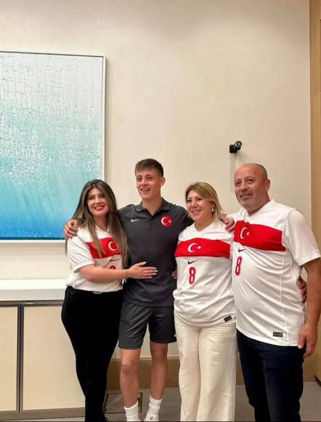 Arda Güler'den aile pozu! Fotoğrafa beğeni yağdı - 1. Resim