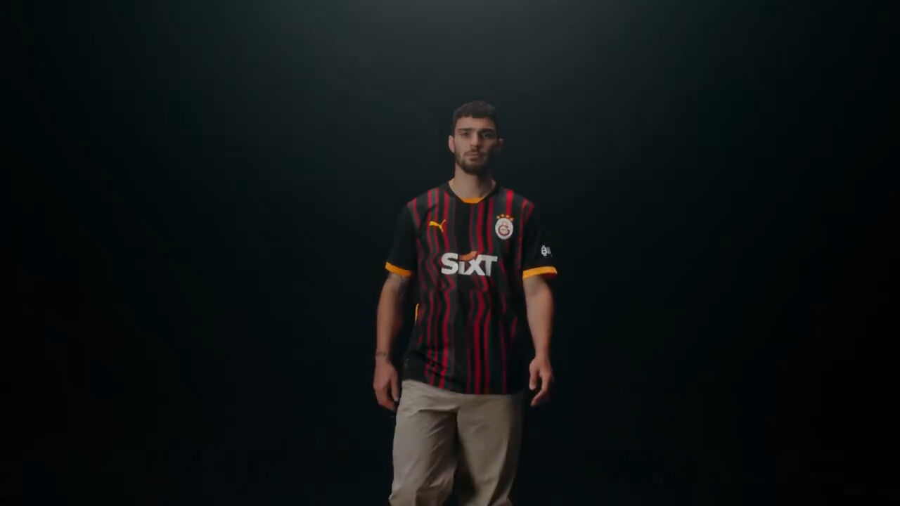 Galatasaray yeni sezon formalarını tanıttı! Sarı kırmızılıların formaları satışa çıktı - 2. Resim