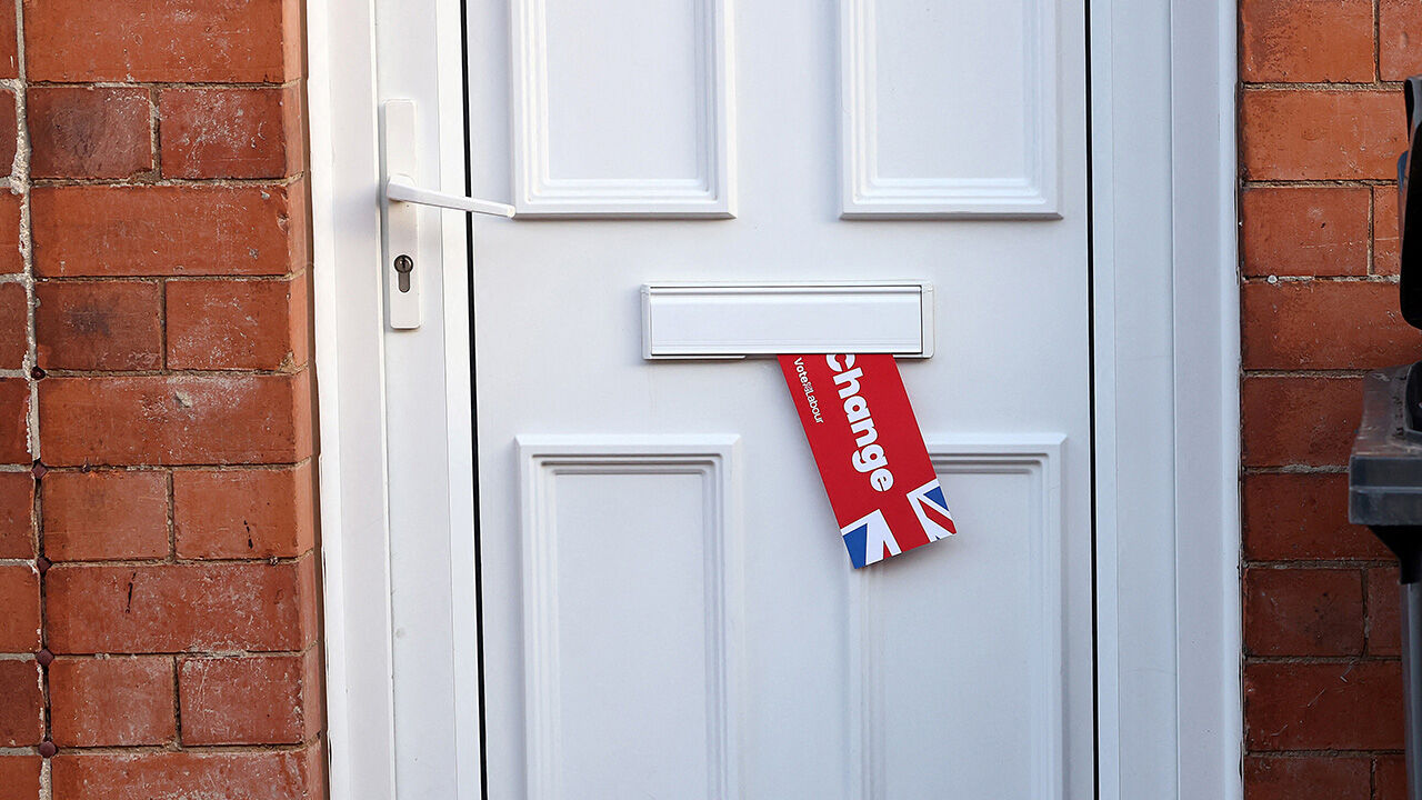 İngiltere seçimlerinde son durum! Oy kullanma işlemi başladı - 1. Resim