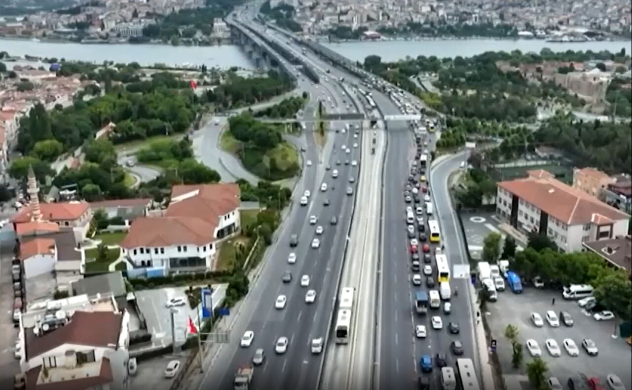 İstanbul'da yola çıkacaklar dikkat! 10 dakikalık yol 1,5 saati aşıyor - 1. Resim