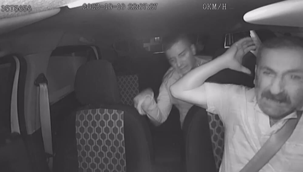 İzmir'de taksiciye taşla saldırarak kafasını yaran zanlının cezası belli oldu İzmir'de taksiciye taşla saldırarak kafasını yaran zanlının cezası belli oldu - 4. Resim