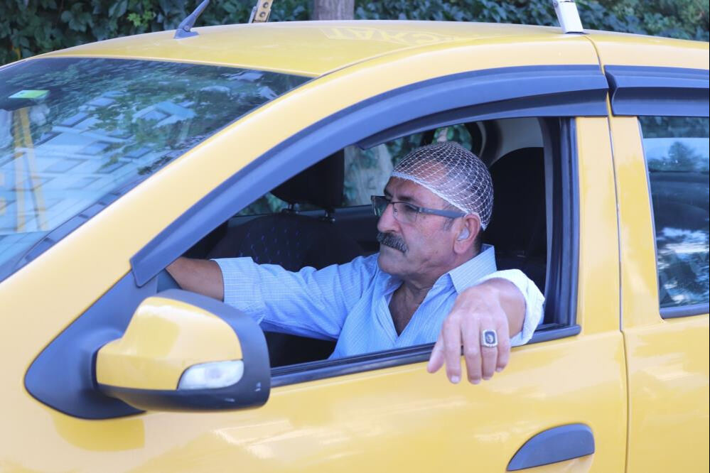 İzmir'de taksiciye taşla saldırarak kafasını yaran zanlının cezası belli oldu İzmir'de taksiciye taşla saldırarak kafasını yaran zanlının cezası belli oldu - 3. Resim