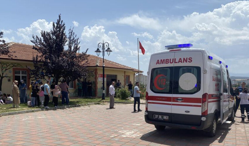 Tavanı çöken Kur’an kursunda faciaya ramak kaldı - 1. Resim