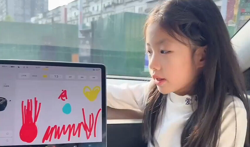 7 yaşındaki kız, Tesla’daki hatayı Musk’a bildirdi! Milyarderden cevap gecikmedi - 1. Resim