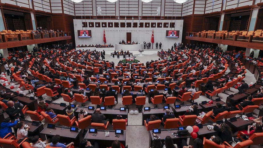 9. Yargı Paketi'ne göre evlenen kadın, yazılı başvuruyla kocasının soyadı önünde önceki soyadını da kullanabilir - 2. Resim