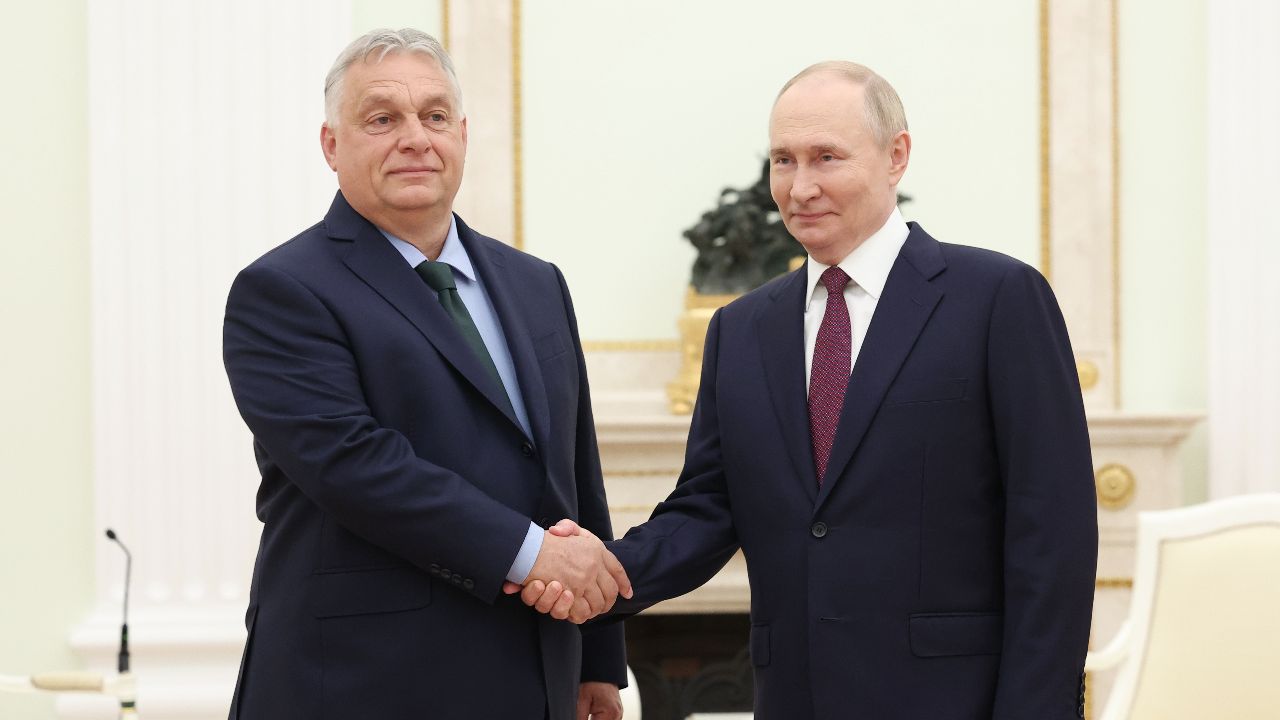Avrupa'da savaşa işaret etmişti! Orban 'barış' için Putin ile el sıkıştı - Dünya