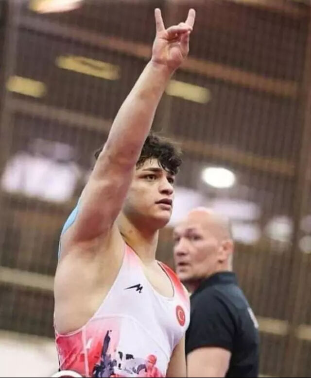 Bozkurt selamı bu kez minderden geldi! Önce Merih Demiral şimdi Alperen Berber Bozkurt selamı bu kez minderden geldi! Önce Merih Demiral şimdi Alperen Berber - 3. Resim