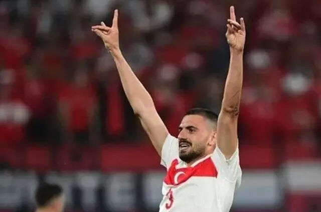 Bozkurt selamı bu kez minderden geldi! Önce Merih Demiral şimdi Alperen Berber Bozkurt selamı bu kez minderden geldi! Önce Merih Demiral şimdi Alperen Berber - 1. Resim