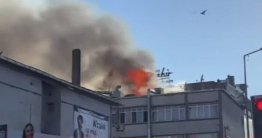 İstanbul Alibeyköy'deki bir iş yerinde korkutan yangın - 1. Resim