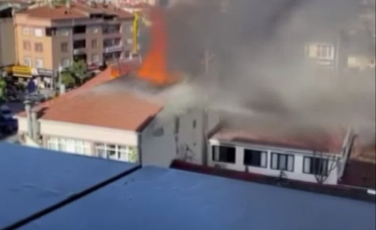 İstanbul Alibeyköy'deki bir iş yerinde korkutan yangın - 2. Resim