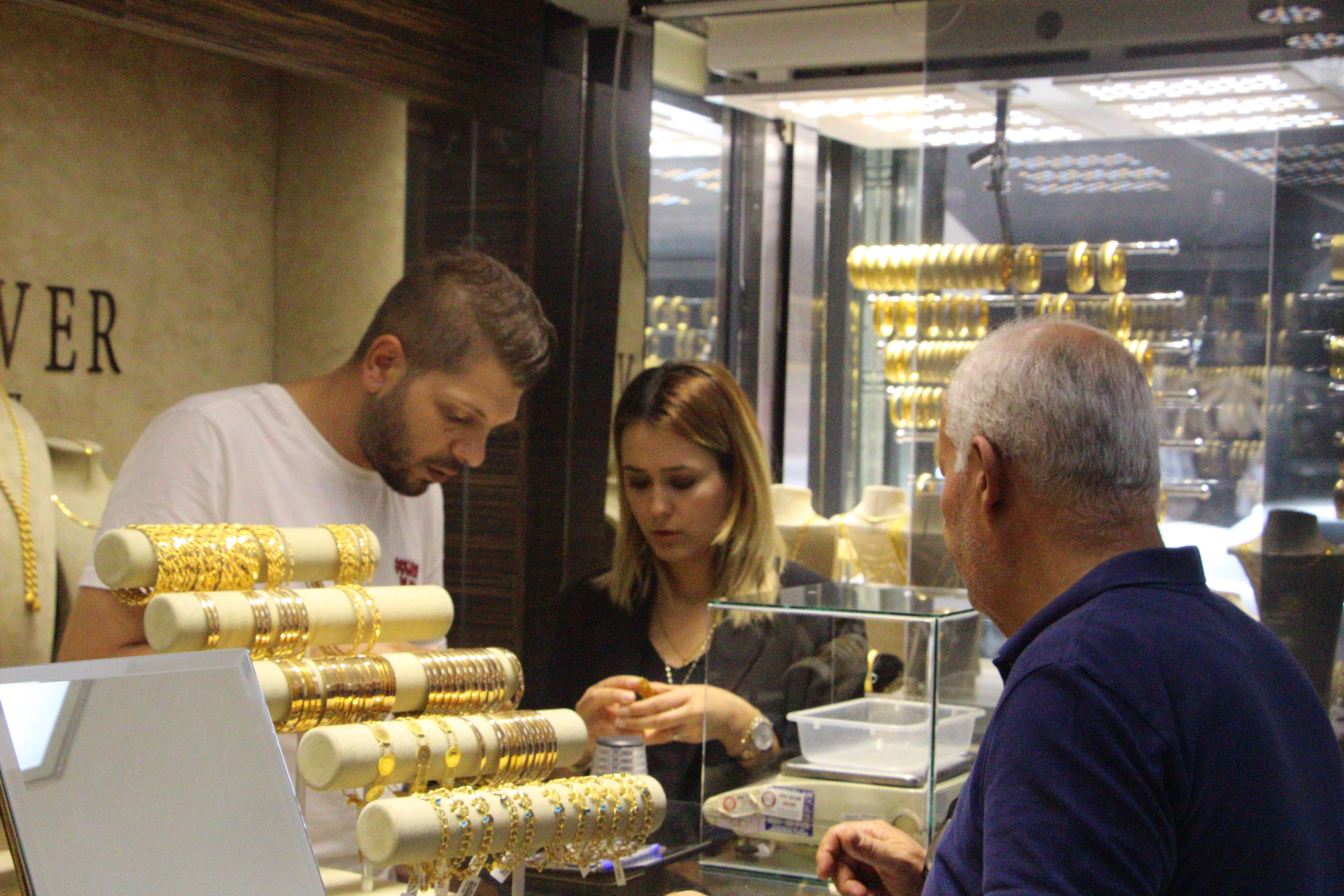 Kuyumculara girenler artık ilk onu soruyor! 600 liraya tırnaktan küçük altın - 1. Resim