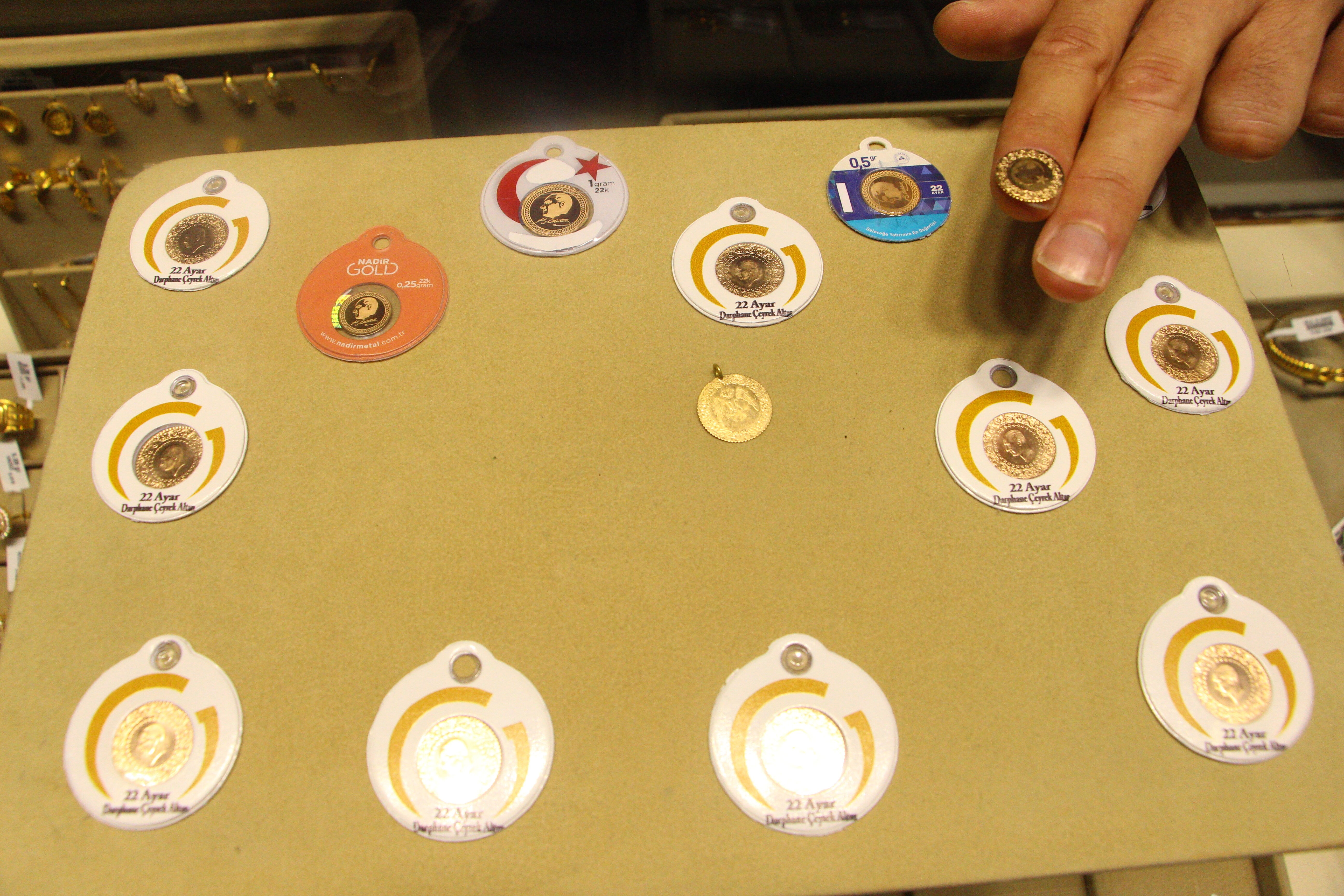 Kuyumculara girenler artık ilk onu soruyor! 600 liraya tırnaktan küçük altın - 3. Resim