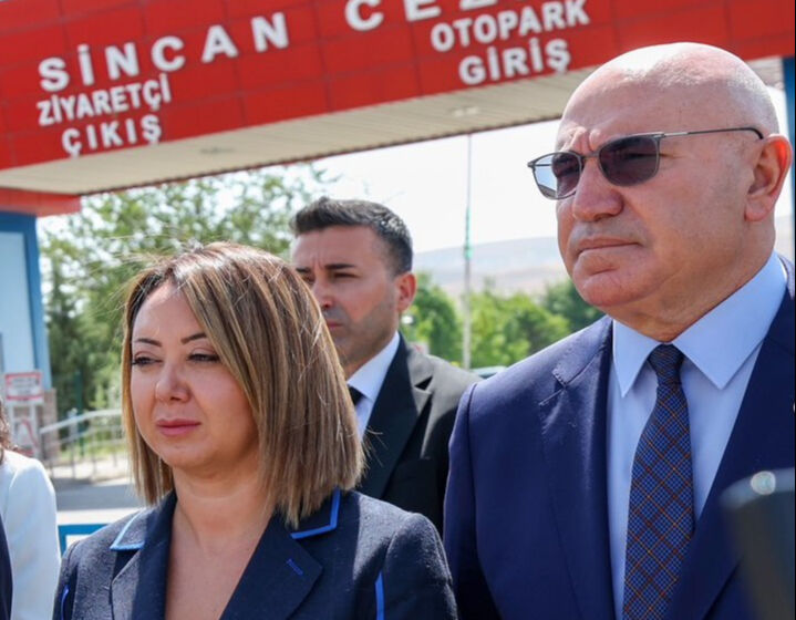 Sinan Ateş davasında 5. gün! Mahkeme başkanı Tanal'ı görür görmez salondan çıkarttı Sinan Ateş davasında 5. gün! Mahkeme başkanı Tanal'ı görür görmez salondan çıkarttı - 1. Resim