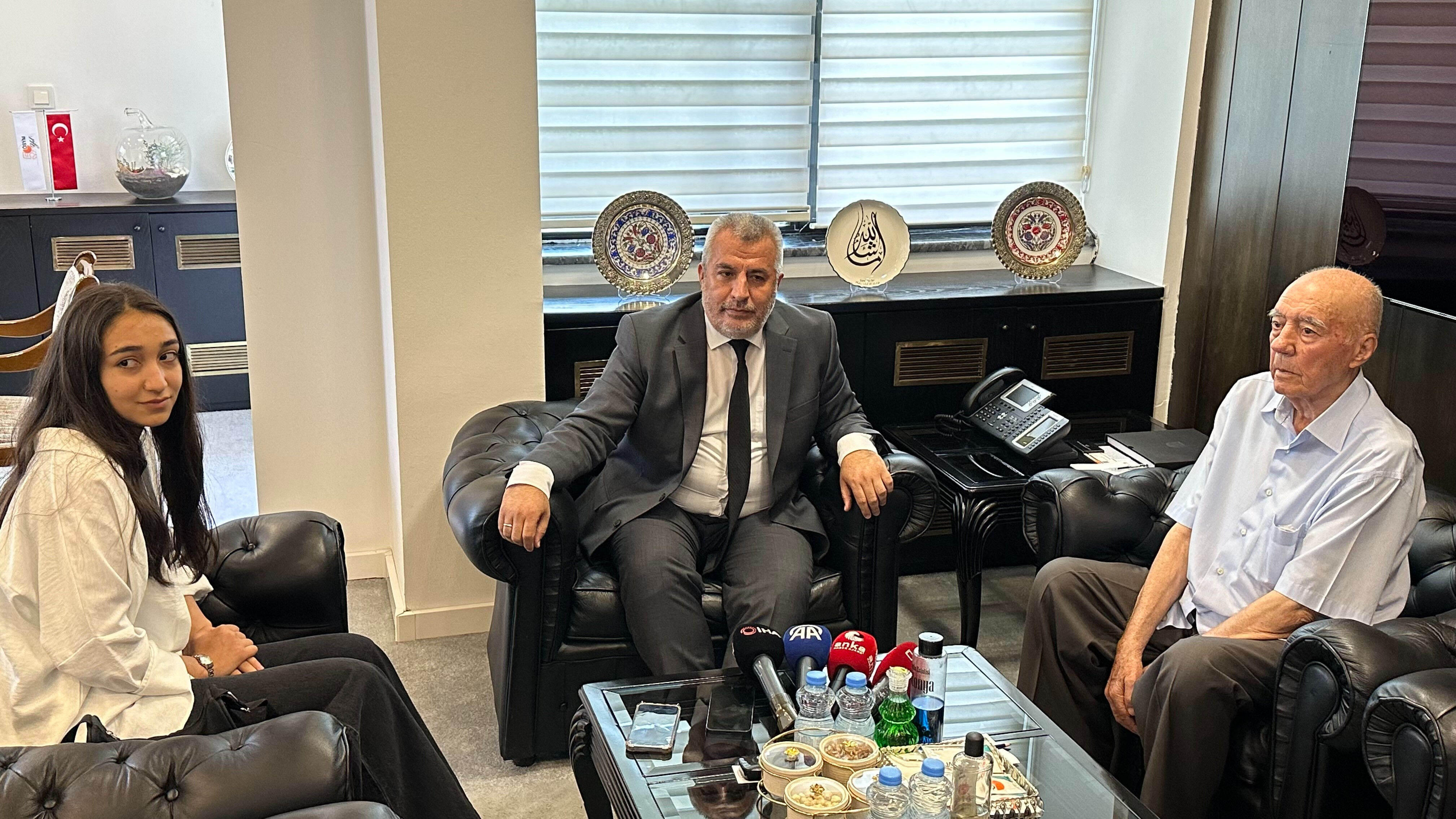 YKS sınavına giren en yaşlı aday 85 yaşındaki Mustafa Taşbaş olurken en genci 15 yaşındaki Elif Koçak oldu - 2. Resim